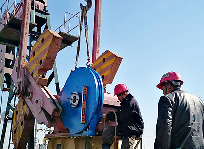 創(chuàng)新形成了抽油機(jī)半直驅(qū)采油技術(shù)，**了系統(tǒng)能耗減少了維護(hù)工作量，提高了**性